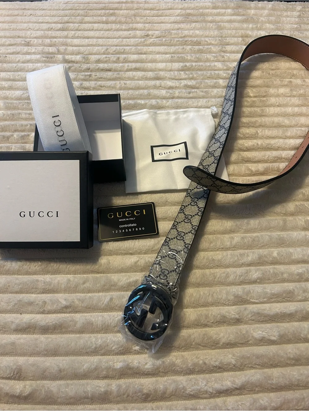 Gucci Gray/Beige GG Supreme Men's Belt with Black Double G Buckle
